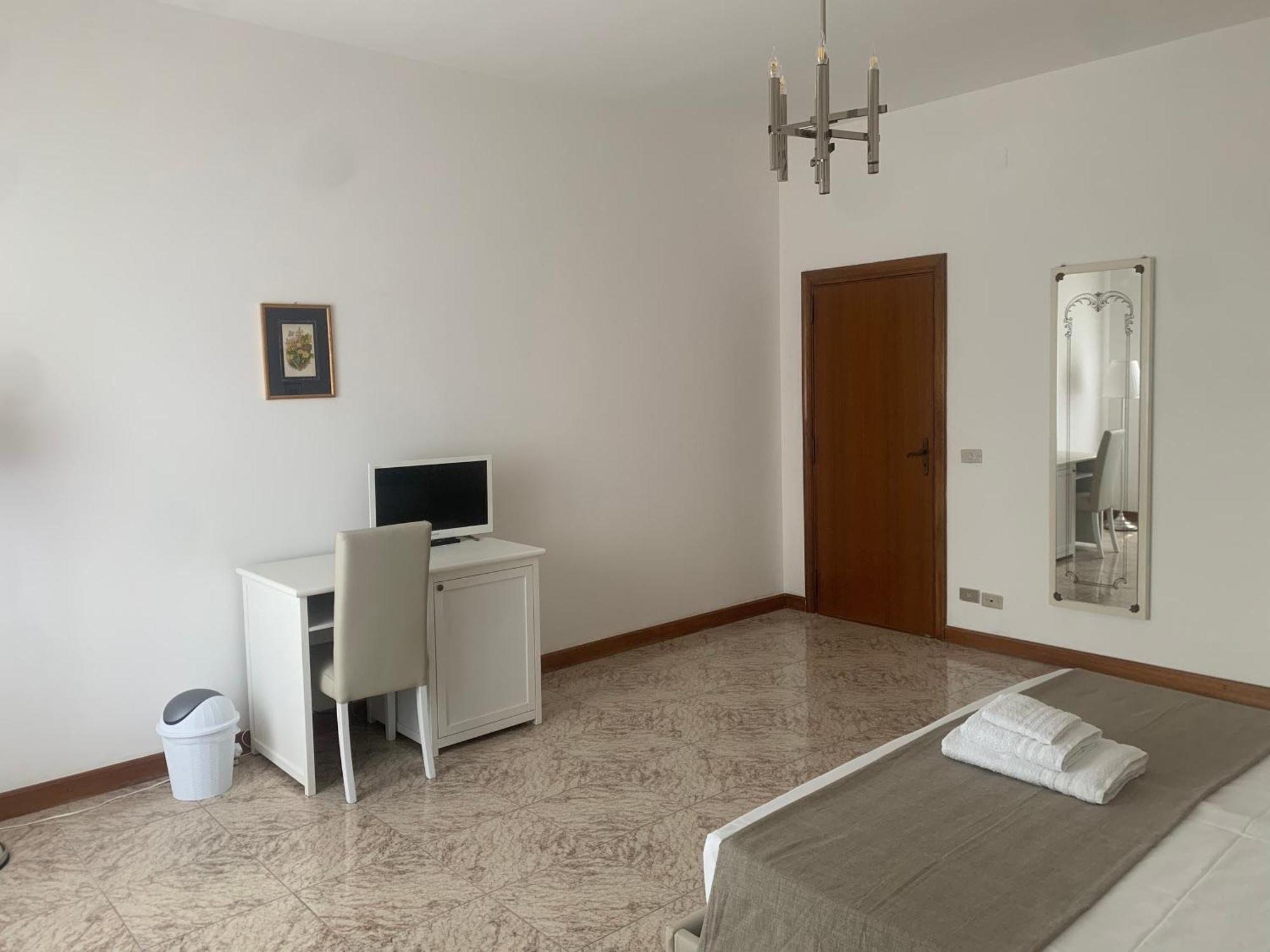 Porta Napoli Rooms Лечче Экстерьер фото